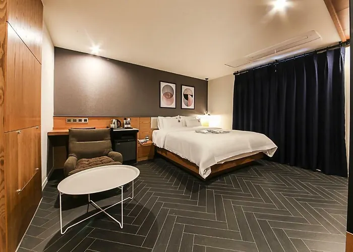 Gray 191 Hotel